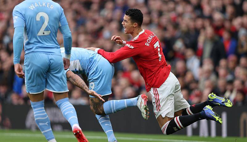 防线齐抢断控制局势取得胜利 防线齐抢断控制局势取得胜利