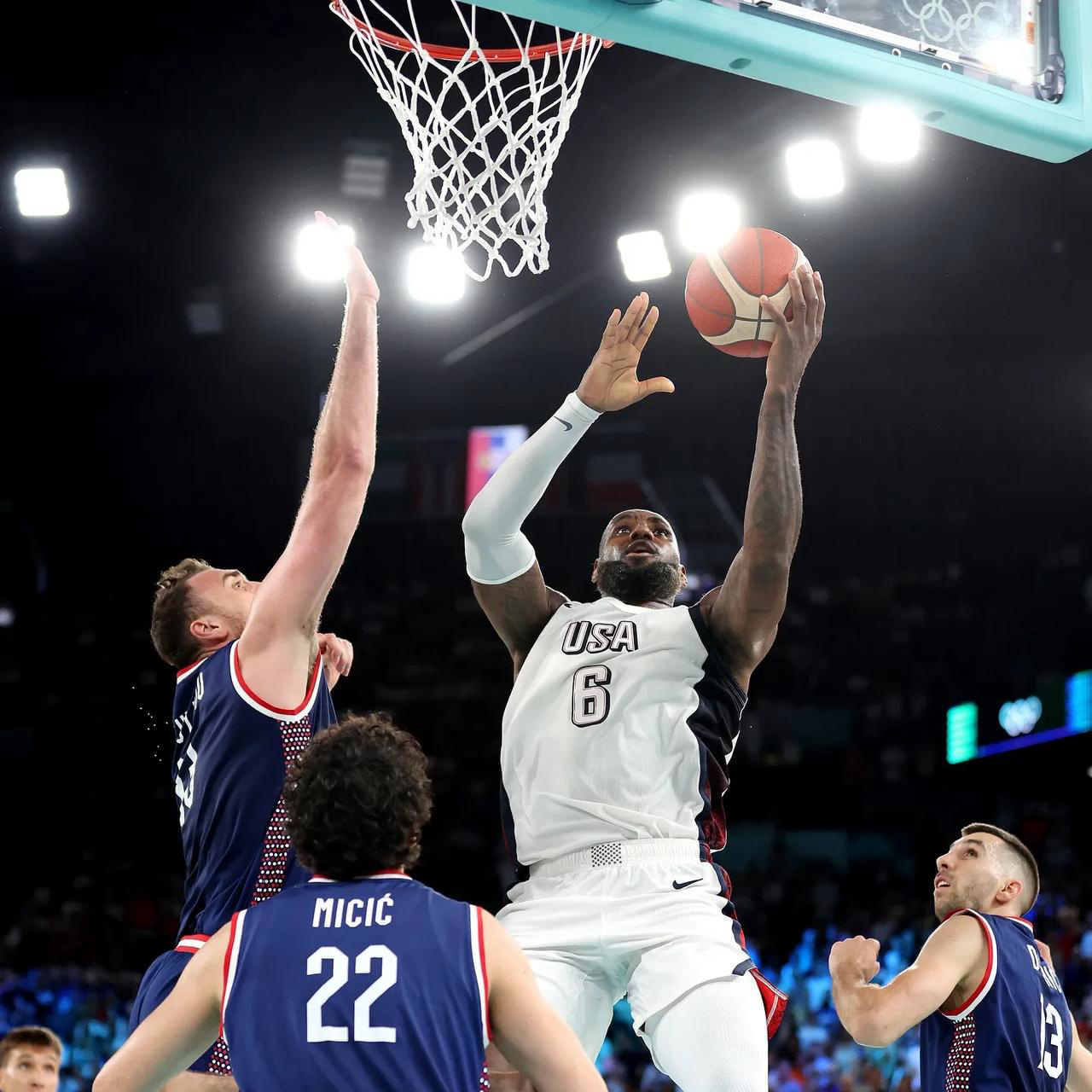 澳大利亚男篮鏖战塞尔维亚男篮,字母哥关键制胜 澳大利亚男篮鏖战塞尔维亚男篮,字母哥关键制胜