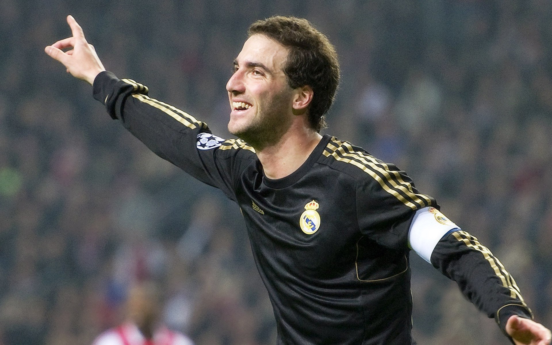 雷速体育直播-德甲争冠战焦点战，湖人完胜浙江队，体育无界，激情相通