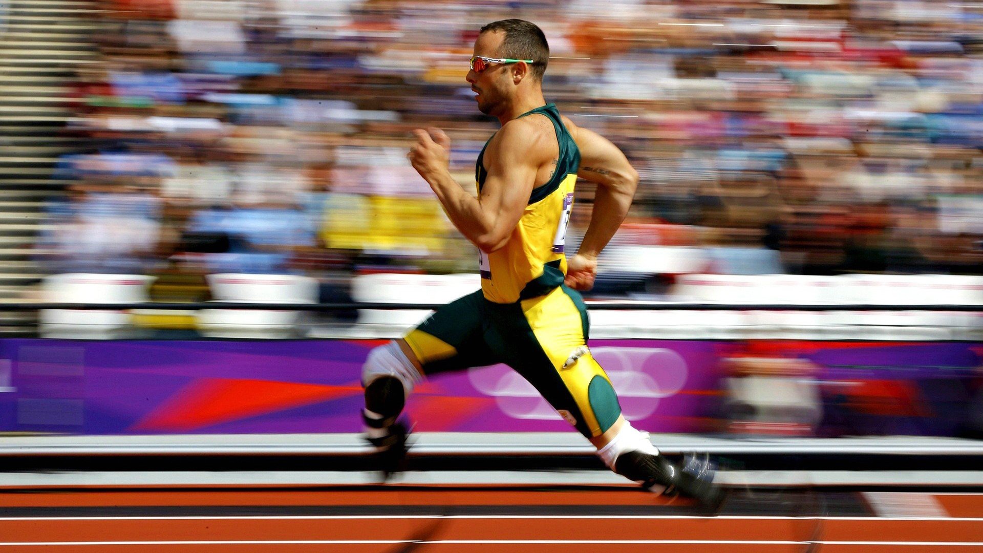 红牛车队险胜威廉姆斯，佩雷兹惊艳四座，一场策略与勇气的双重胜利